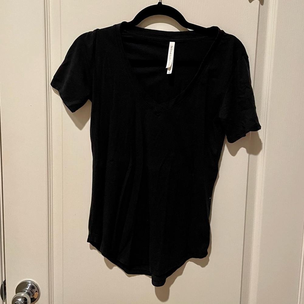 Aritzia The Group by Babaton V Neck Tee XS EUC Black